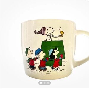 Peanuts Snoopy Christmas Mug – NEW & UNUSED – Holiday Caroling Scene – Woodstock